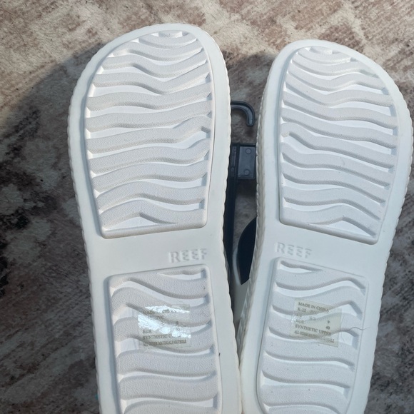 Reef Water Beachy White Sandals - Picture 5 of 5